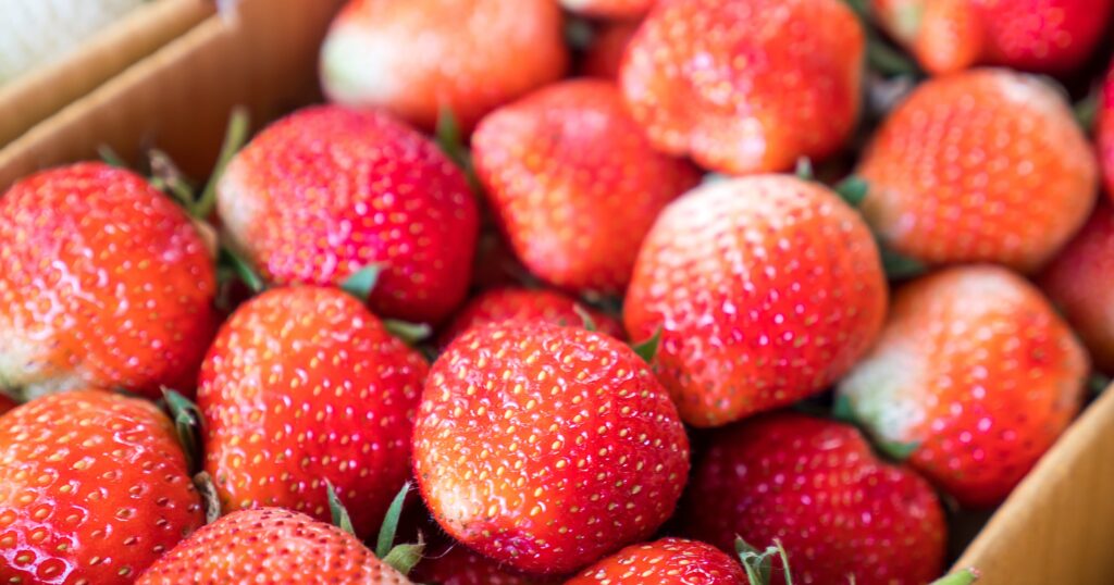 4-5 fresh strawberries